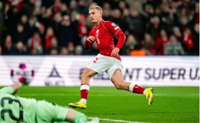 Danimarka, play off finaline elini kolunu sallaya sallaya y�kseldi