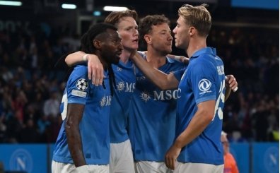 Napoli, 7 gollü çılgın maçta istediğini aldı!