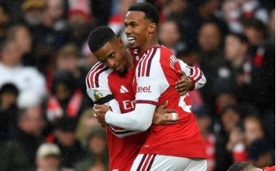 Arsenal, Everton'� stoperleriyle ge�ti