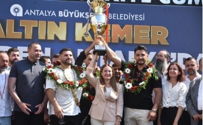 Başpehlivan Erkan Taş Antalya'da coşkuyla karşılandı