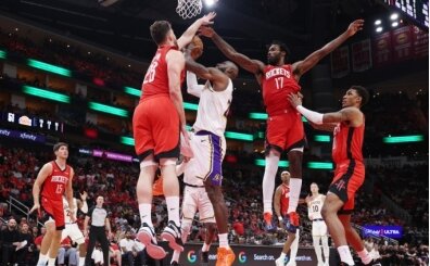 NBA play-off'lar�nda Rockets, Alperen �eng�n'�n 19 say� att��� ma�ta Lakers'� yendi 