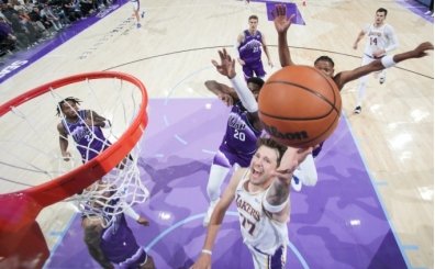 Doncic'ten 52 sayılık şov, Lakers üçte üç yaptı!