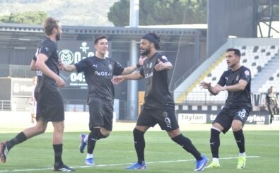 Manisa FK taraftar�n�n g�nl�n� ald�