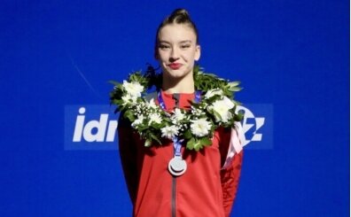 Milli cimnastik�ilerden �ifte g�m�� madalya