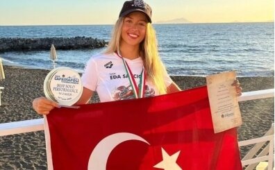 Milli y�z�c� Eda Savc�gil, Catalina Kanal�'n� �ifte rekorla ge�ti