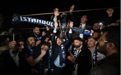 S�per Lig'e y�kselen Erzurumspor FK, ba�ar�s�n� �stanbul Bo�az�'nda kutlad�