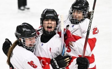 Buz Hokeyinde yolumuzda kay�ps�z ilerliyoruz!