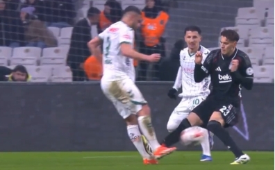 Be�ikta�'ta Asllani'den ilk ma�ta k�rm�z�!